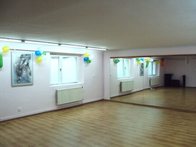 Sala baletowa w piwnicy. Poznań